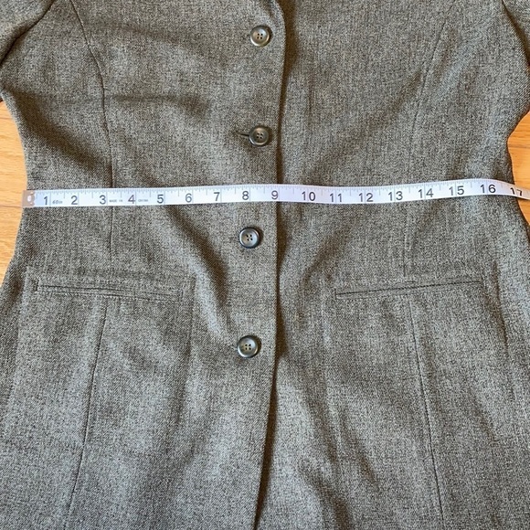 Vintage Grey suit jacket and skirt set, size 8P - Picture 6 of 15